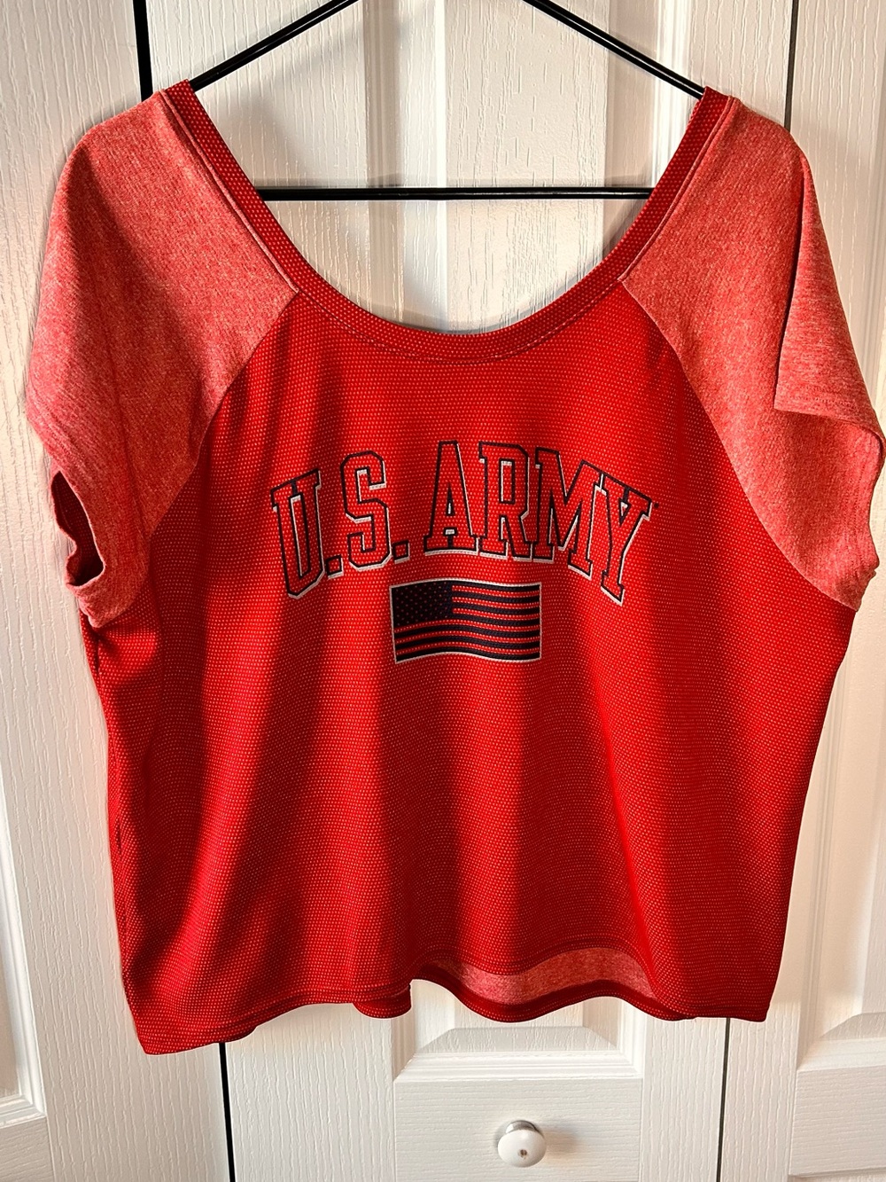 U.S. Army Red Champions Women's Large Scoop Neck Short Sleeve Crop Top Logo